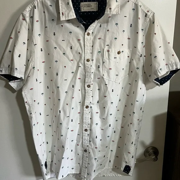 Free Planet Men’s Button Down Shirt Tropical Pattern - Picture 2 of 4